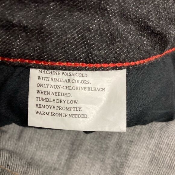 MOMENTO, Women’s Capri Jeans, Size 14, dark Wash,Inseam 23.5”, zipper on ankles - Picture 5 of 12